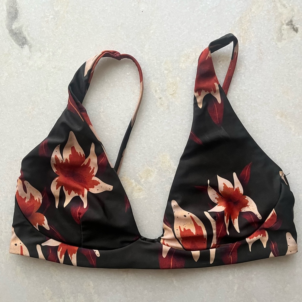 Stone fox swim Ziggy top